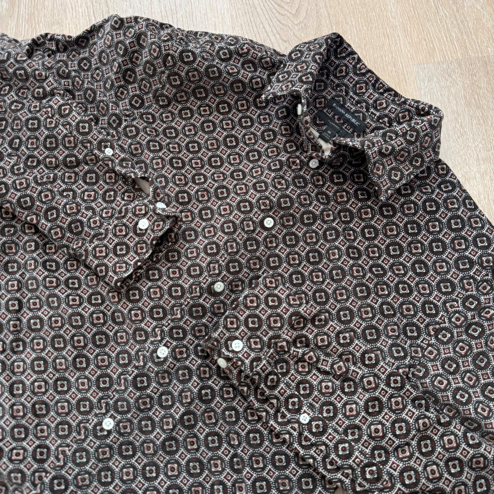 Banana Republic Standard Fit Button Down Corduroy Shirt Mens M Brown Geometric